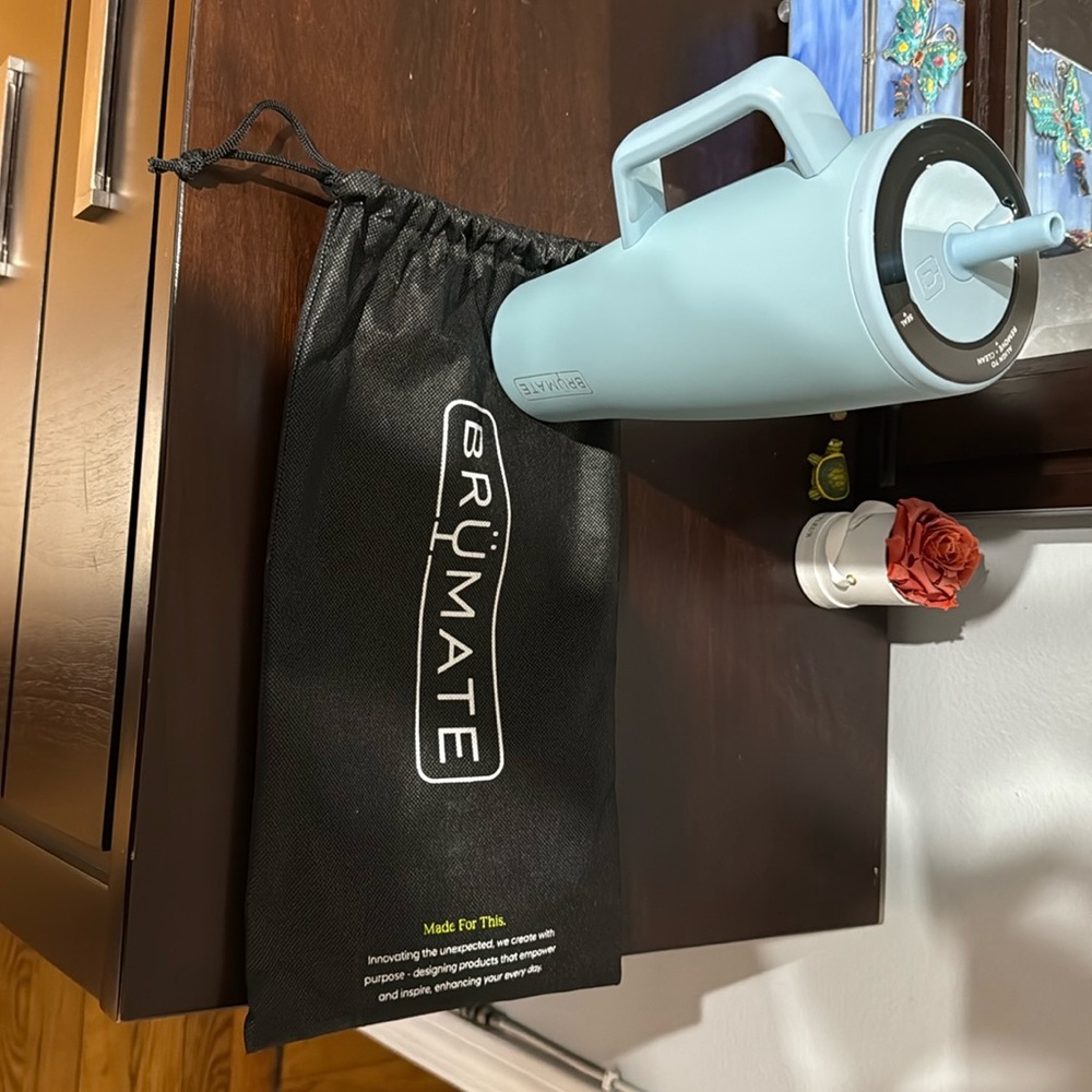 Light blue 40oz Era from Brumate. Brand new. Comes with dust bag.